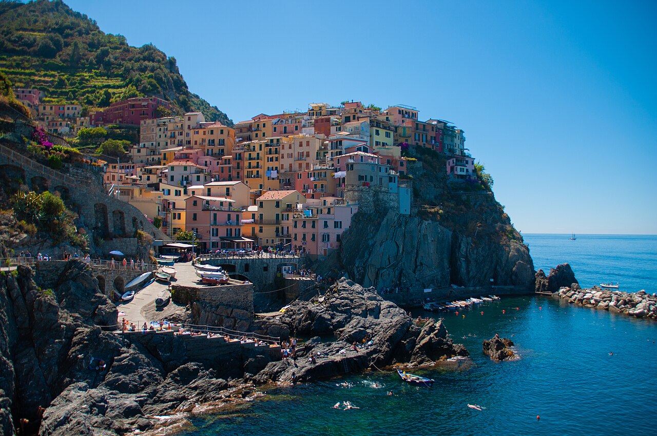 Le case colorate di Manarola sopra il Mar Ligure